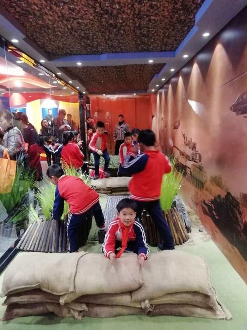 云健小学蓝精灵中队参观国防教育馆篇